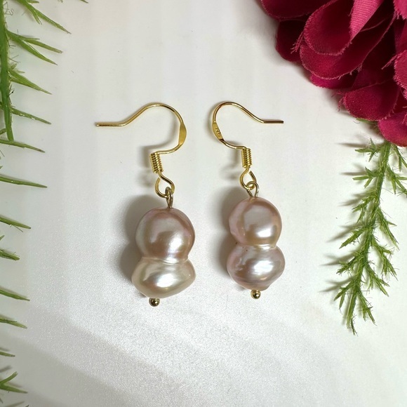 Saval Jewelry Jewelry - NEW⚜️Baroque Pearl Blush Dangly Earrings
